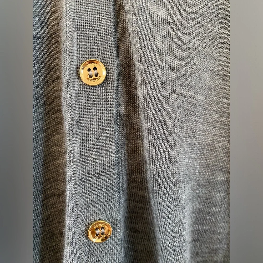Gucci cashmere, silk and wool cardigan with gold designer buttons and gold logo. - Picture 5 of 16